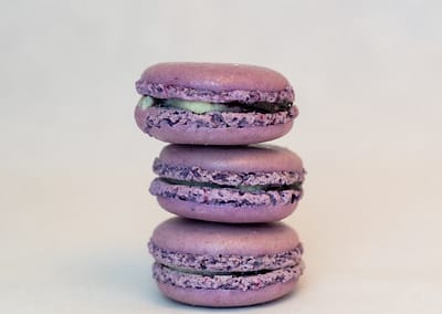 Macaron Cassis-violette élus meilleurs macarons Hérault